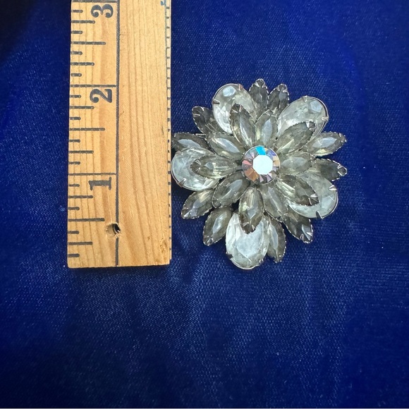 Vintage Large Cluster Clear AB Crystal Rhinestone Brooch Flower Silver Setting - Picture 8 of 9